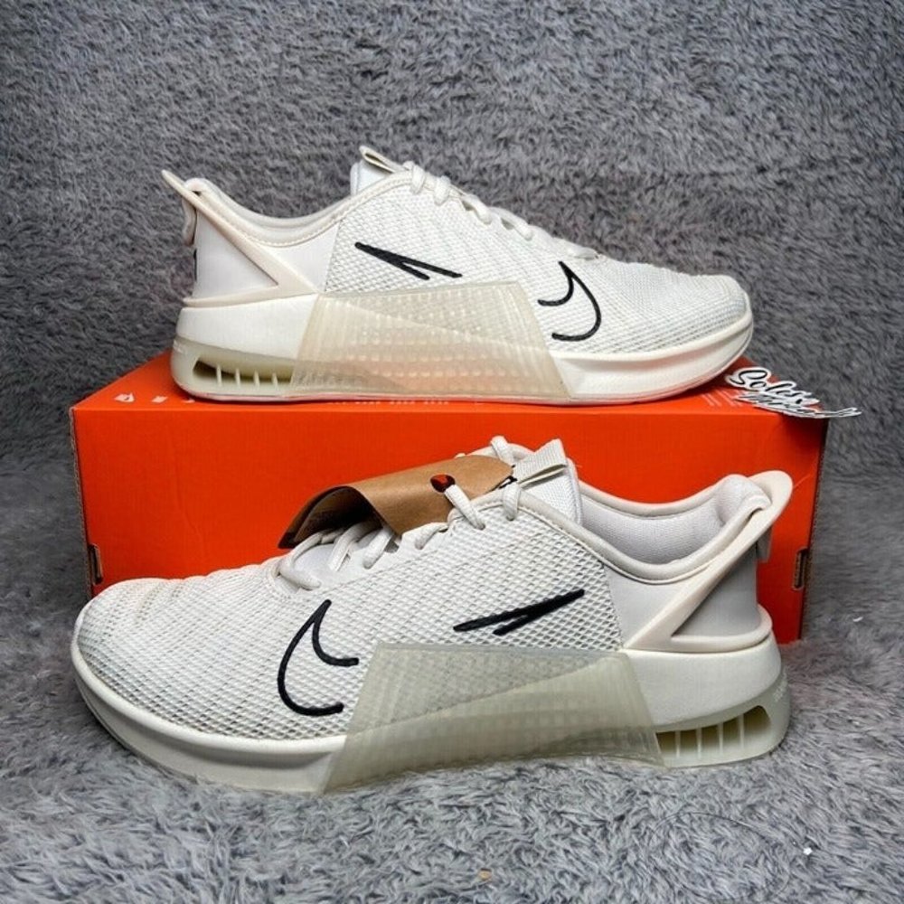 Nike Men's Cream/White Athletic Trainers with Black Swoosh